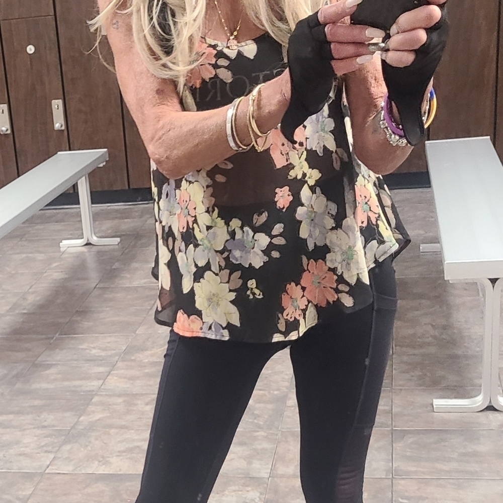 HP🔥🔥🔥Beautiful Spring Summer Floral Top sz S - Picture 8 of 15